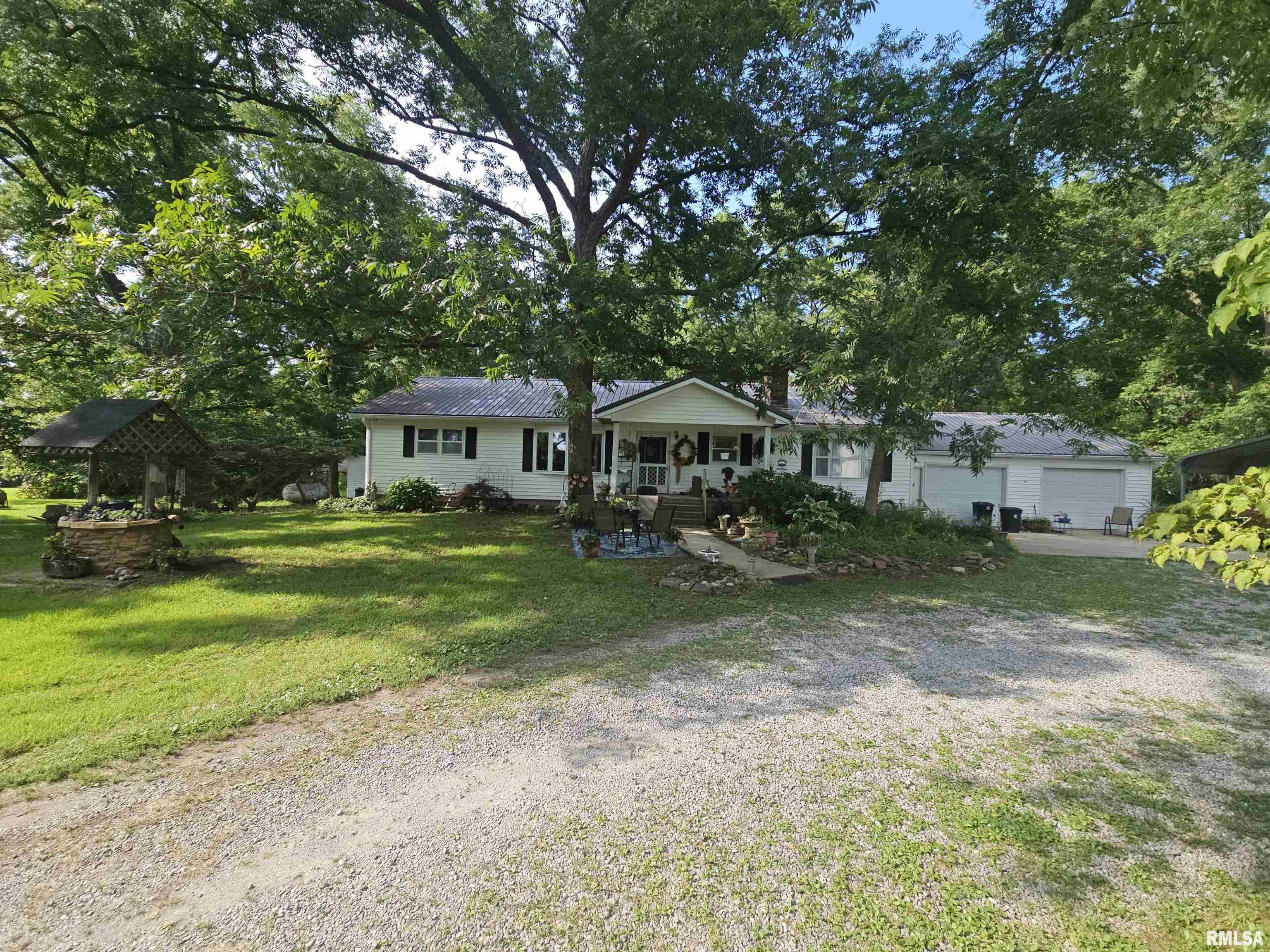 9758 E Richview Road  Mt Vernon IL 62864 photo