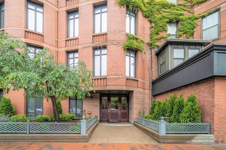 Property Photo:  424 Massachusetts Ave Unit#2R  MA 02118 