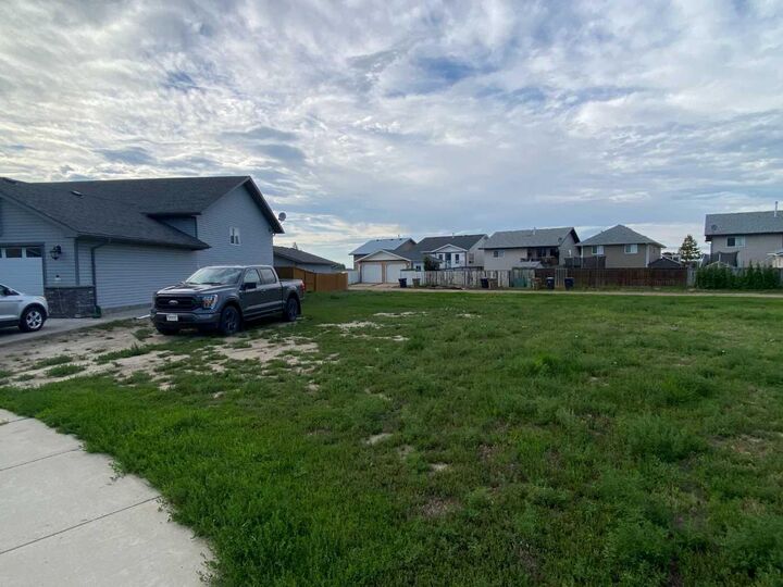 Property Photo: 79 Upland Manor W AB T1R 1P9