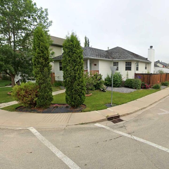 625 Lancaster Drive  Red Deer AB T4R 3N8 photo
