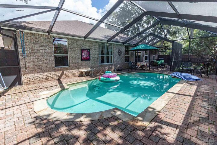 Property Photo: 6955 Turnberry Cir FL 32566