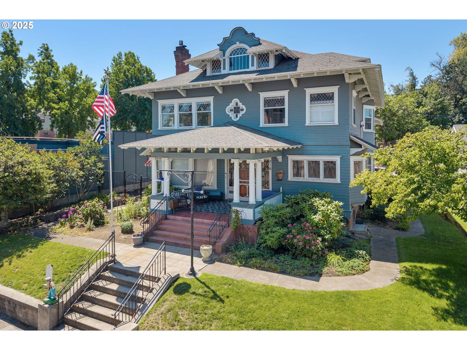 Property Photo:  216 E 5th St  OR 97058 