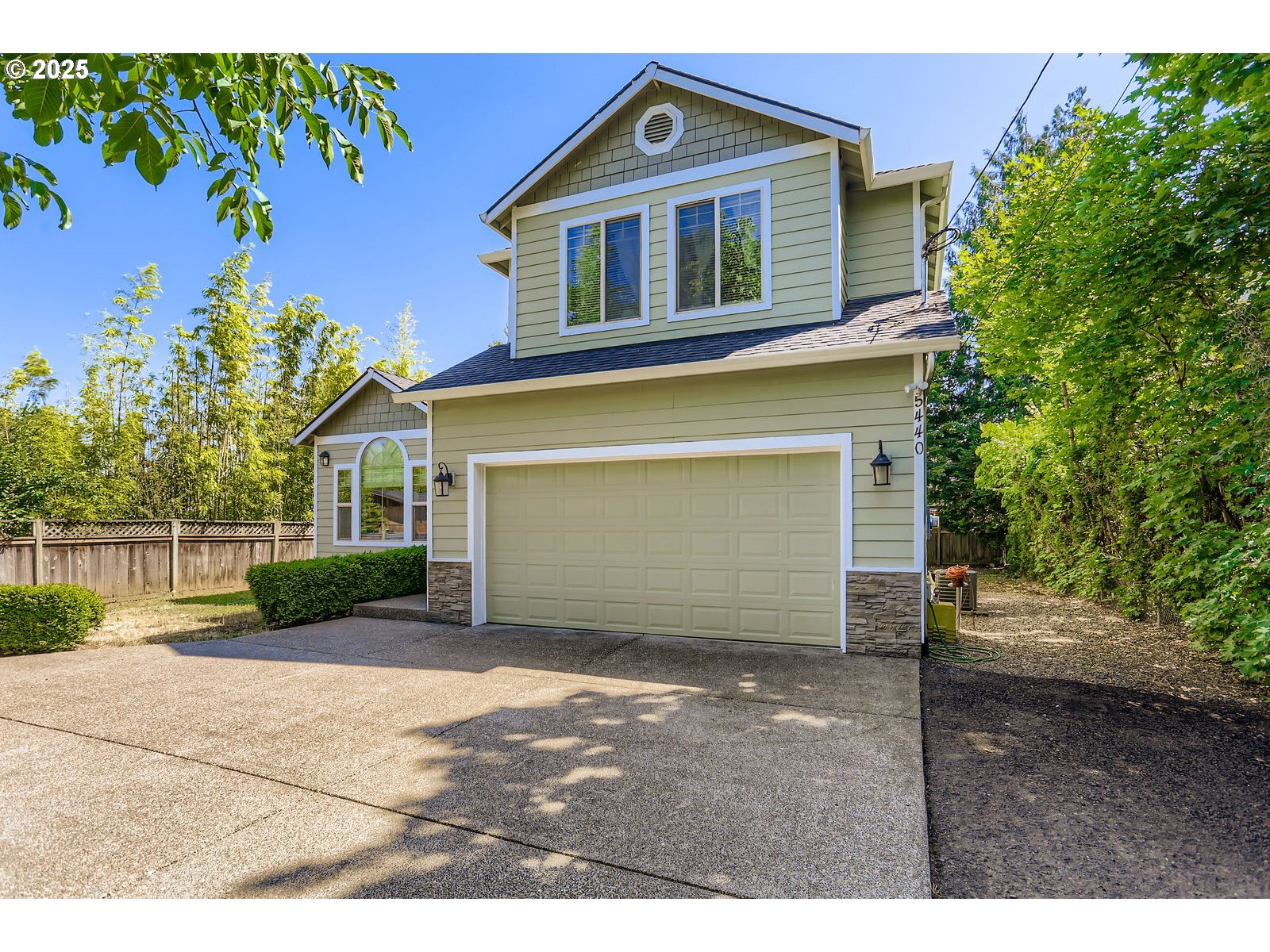Property Photo: 5440 SE Ogden St OR 97206