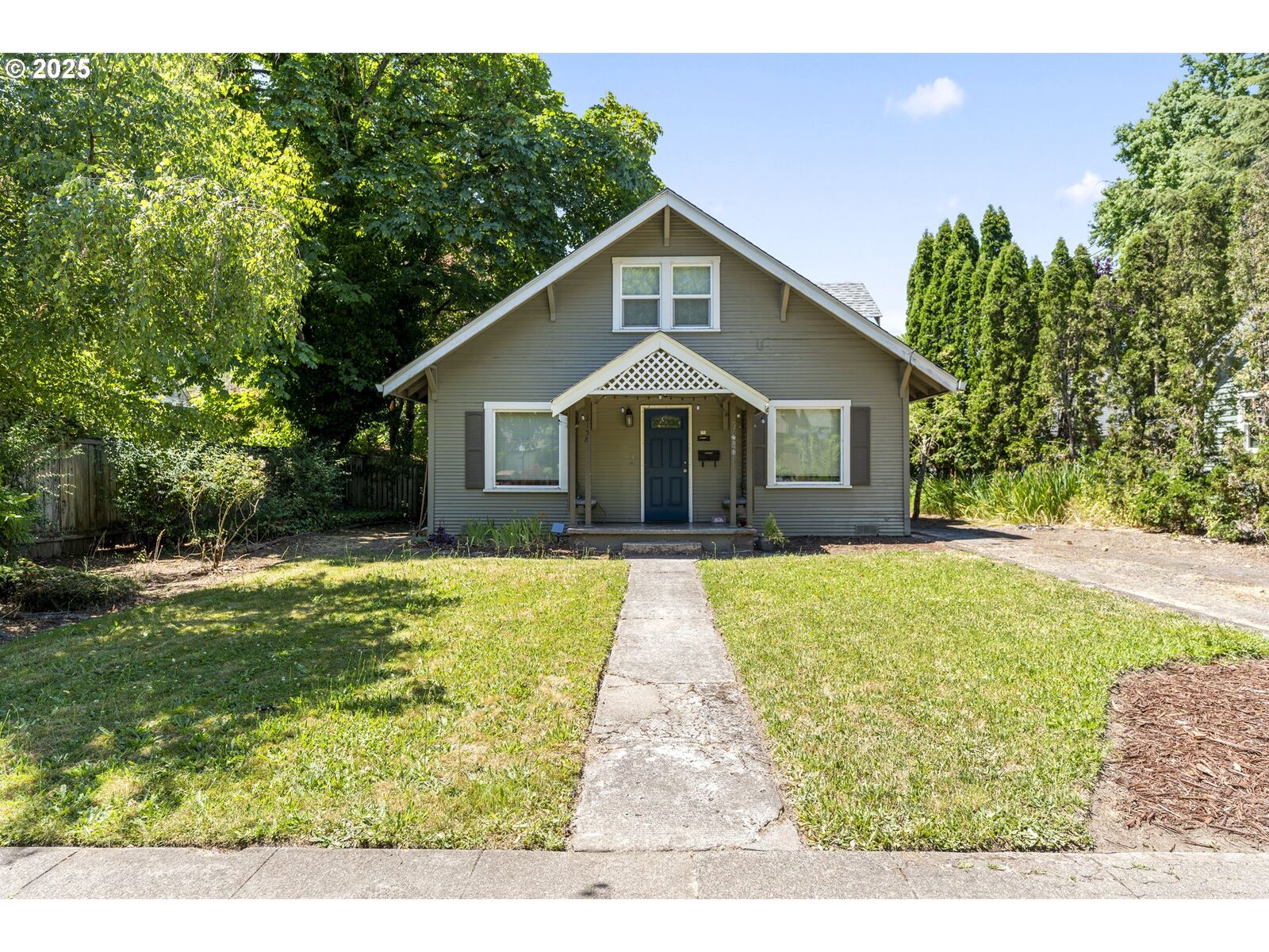Property Photo: 2158 Alder St OR 97405