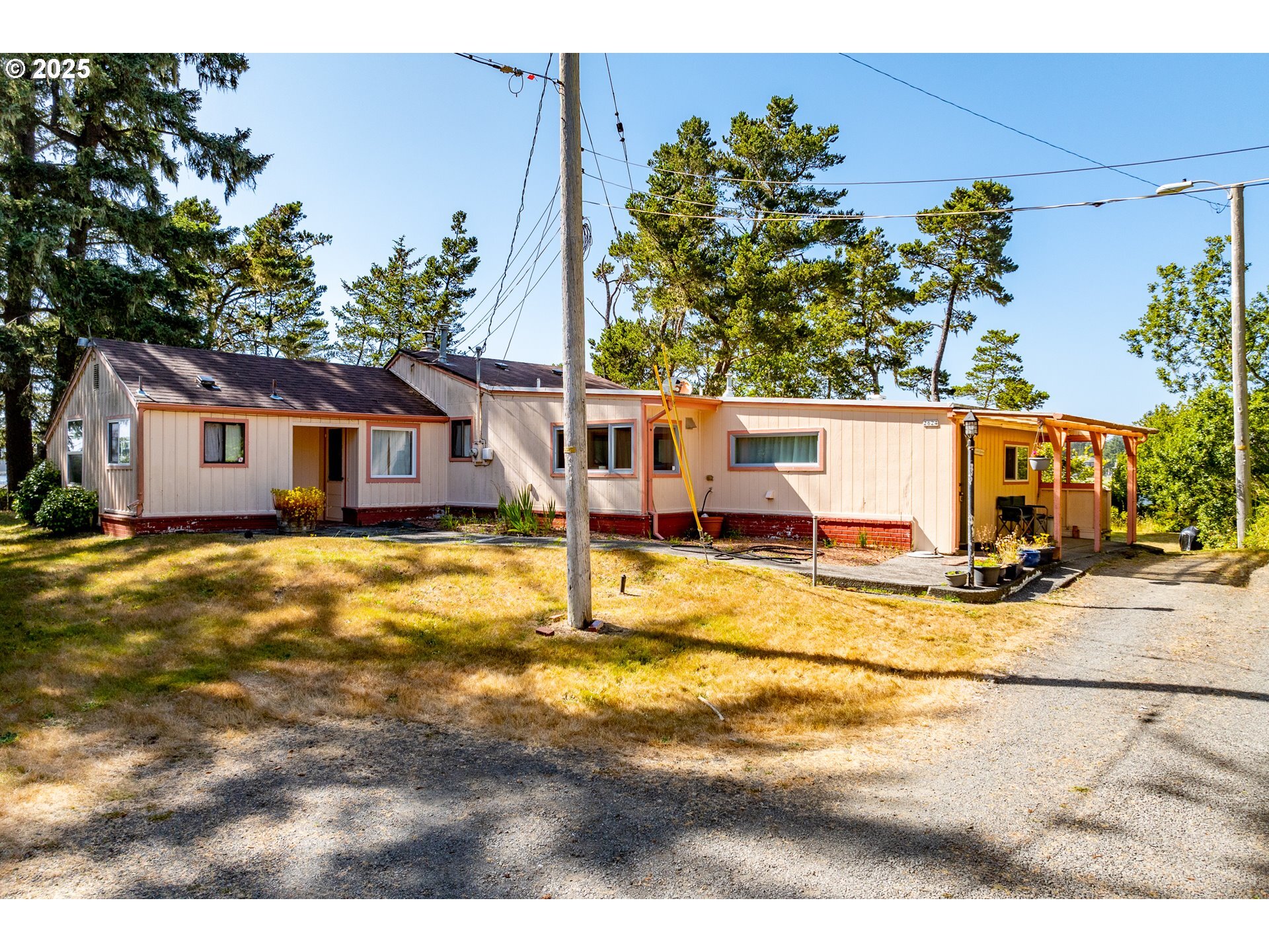 Property Photo: 2624 Neawanna St OR 97138