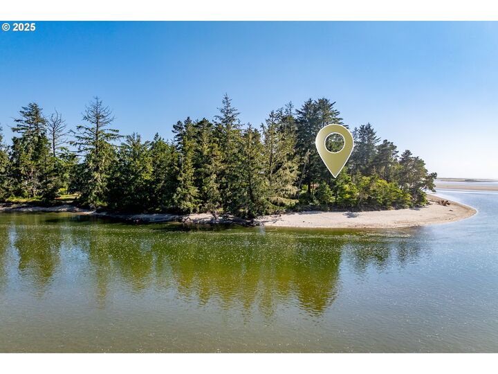 Property Photo: 2624 Neawanna St OR 97138