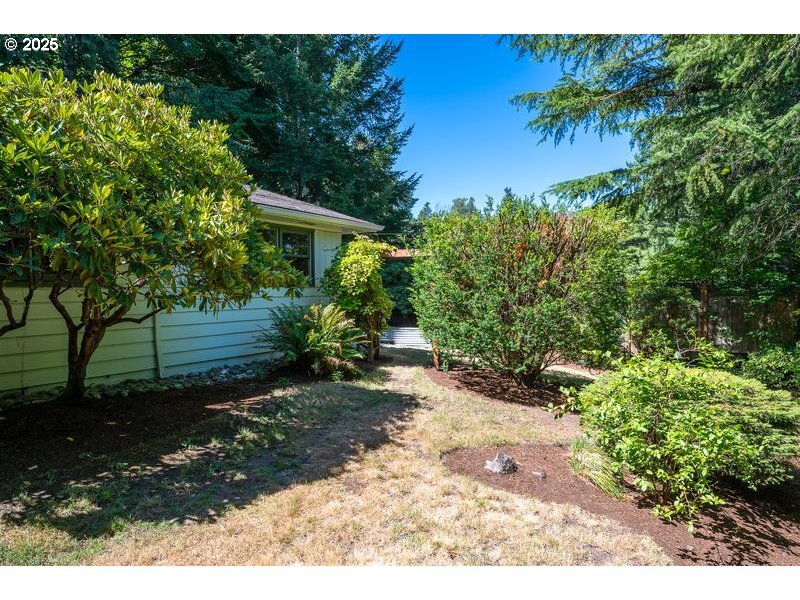 Property Photo: 5128 SW Mitchell St OR 97221
