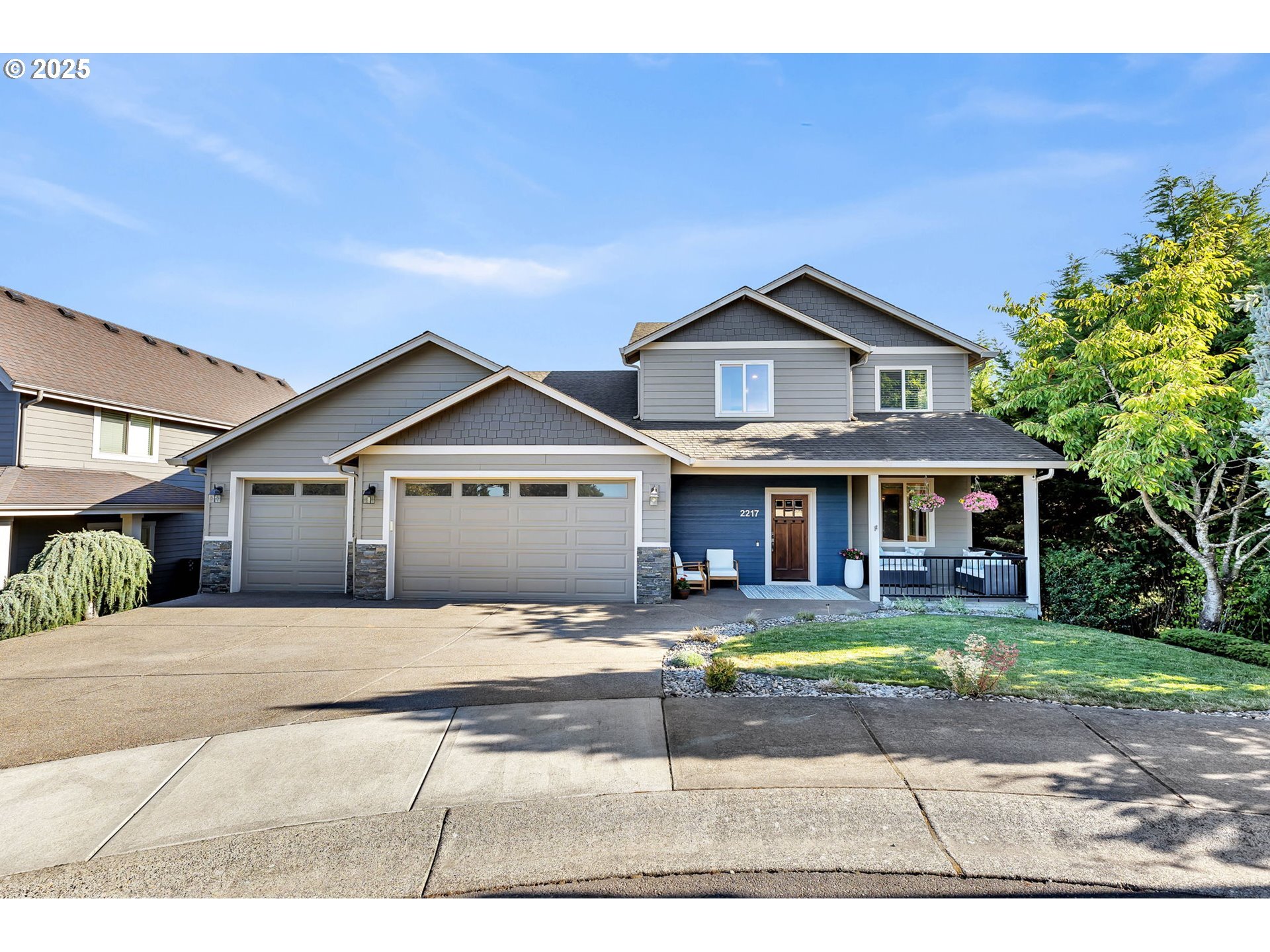 Property Photo:  2217 NW 110th Cir  WA 98685 