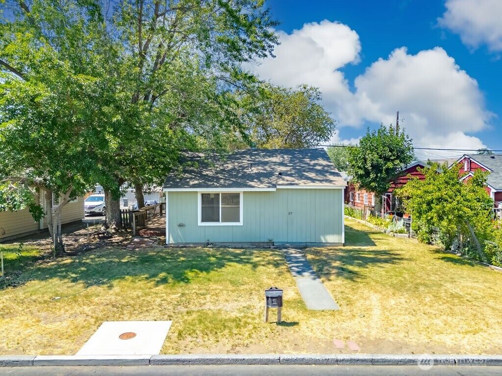 Property Photo:  57 SE G Street  WA 98823 