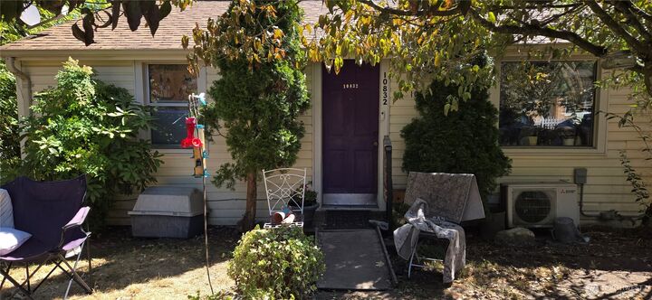 Property Photo:  10832  3rd Avenue S  WA 98168 