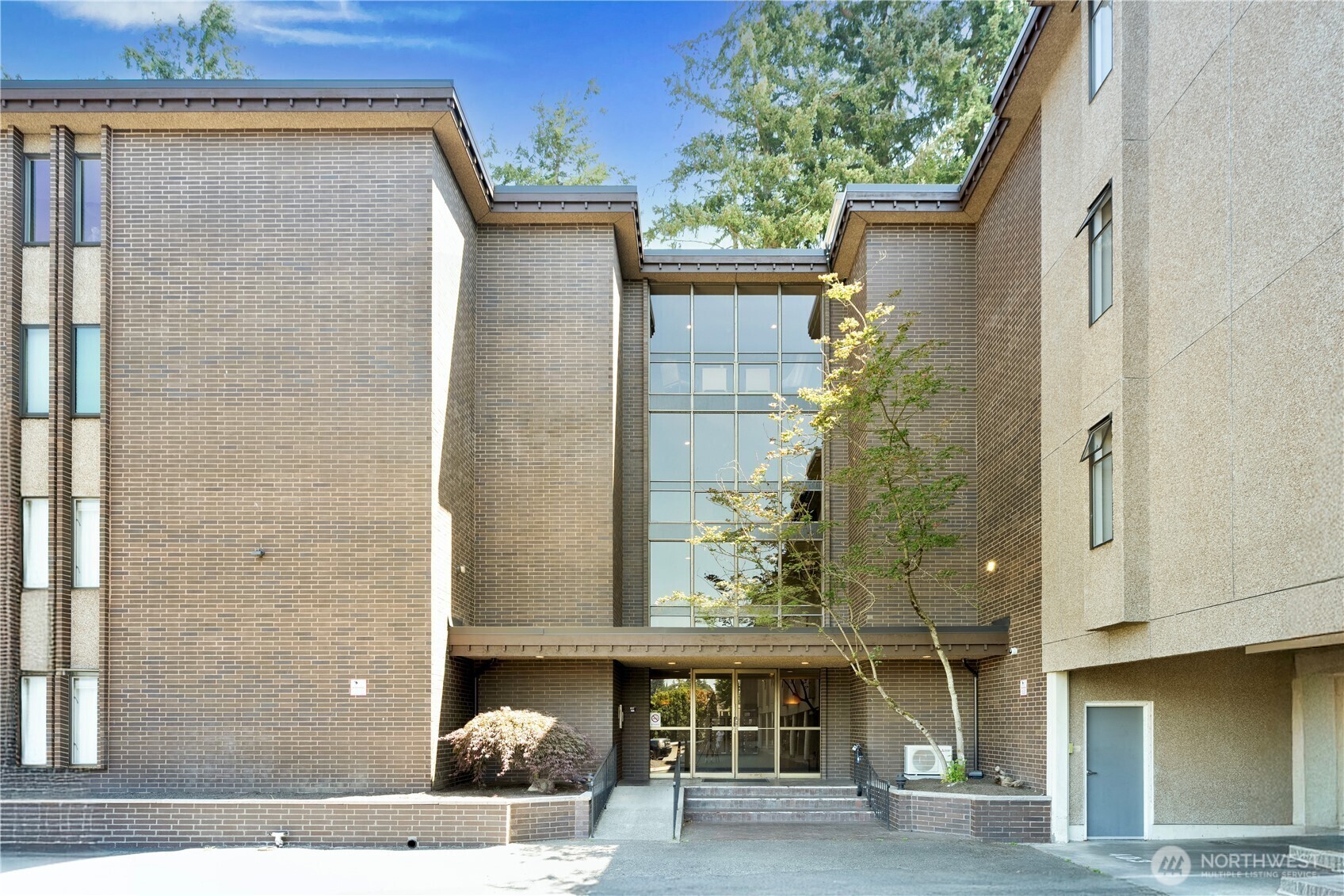 Property Photo: 5915 Highway Place 404 WA 98203