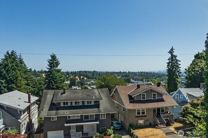 5037  21st Avenue NE  Seattle WA 98105 photo