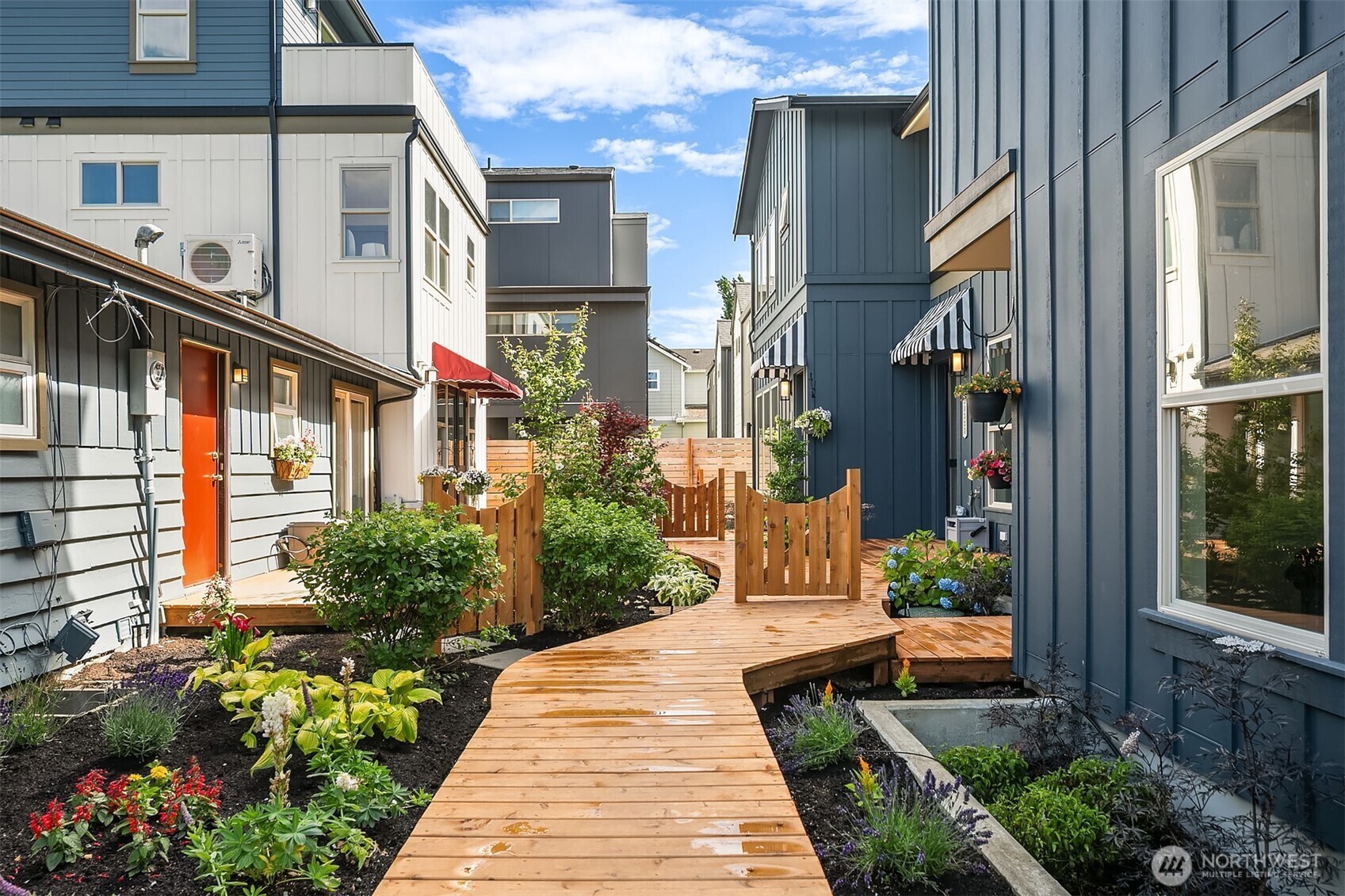 Property Photo:  5033  25th Avenue SW A  WA 98106 