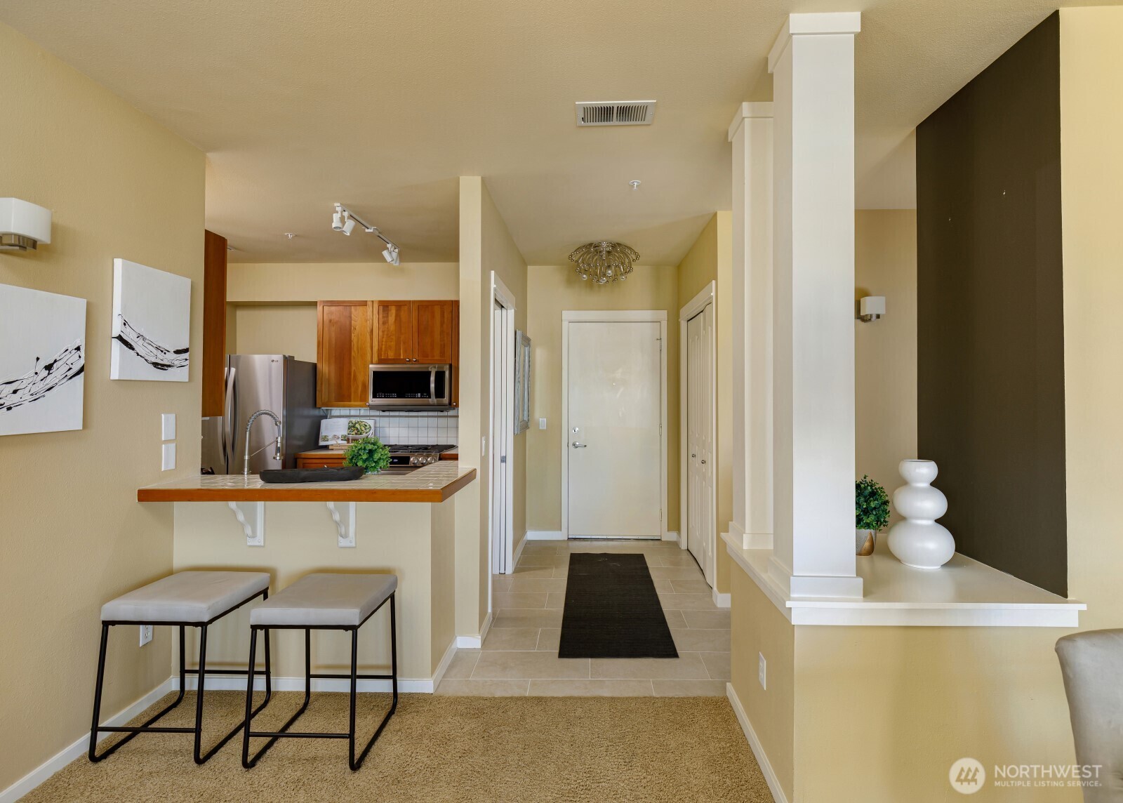 Property Photo: 108 2nd Avenue S 306 WA 98033