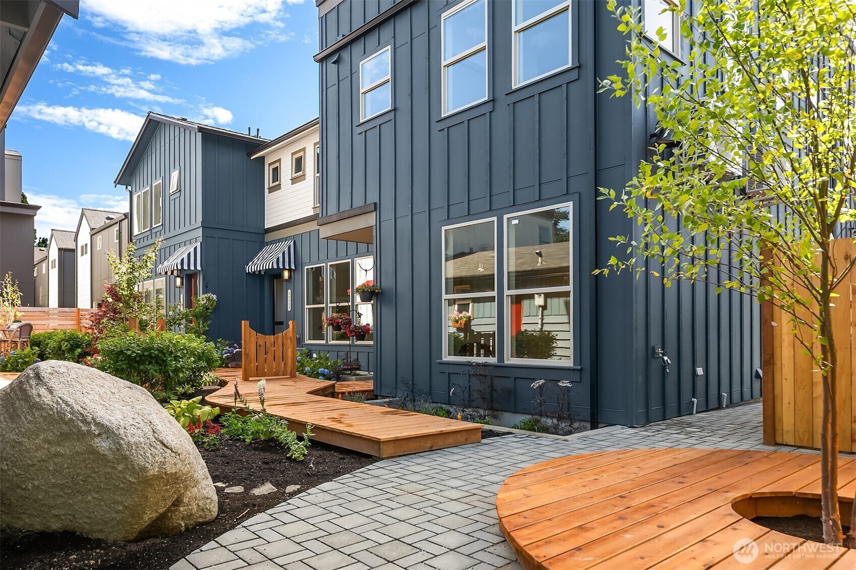 5033  25th Avenue SW A  Seattle WA 98106 photo