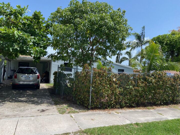 Property Photo:  520 SW 15th Terrace  FL 33444