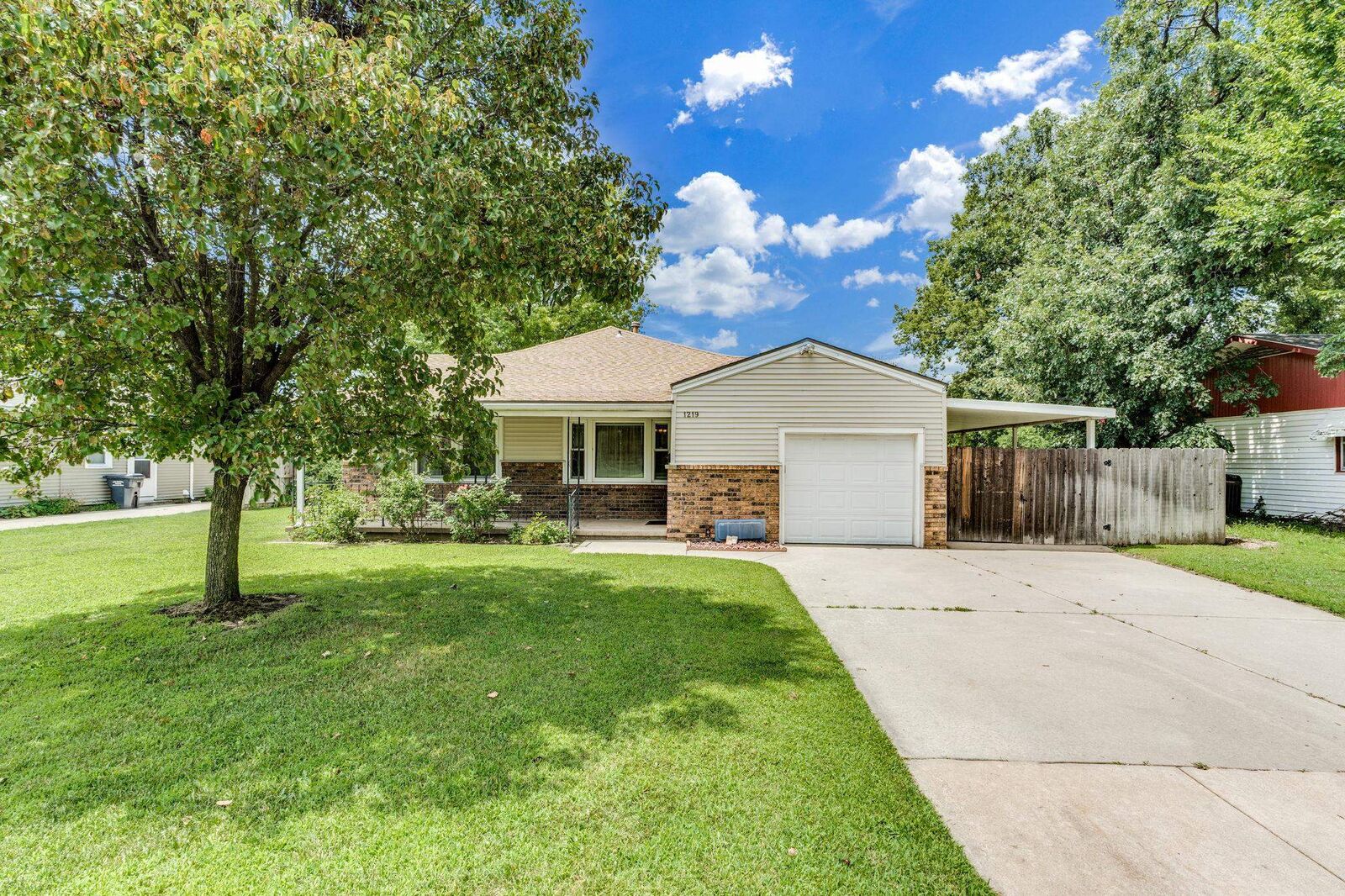 Property Photo:  1219 N High St  KS 67203 