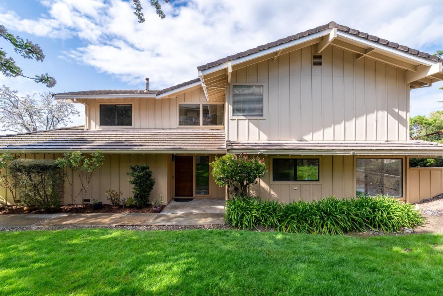 Property Photo:  6 Sorrel Lane  CA 94070 