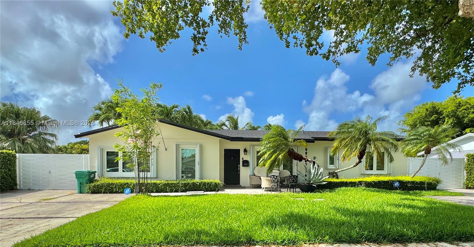 9385 SW 185th St  Cutler Bay FL 33157 photo