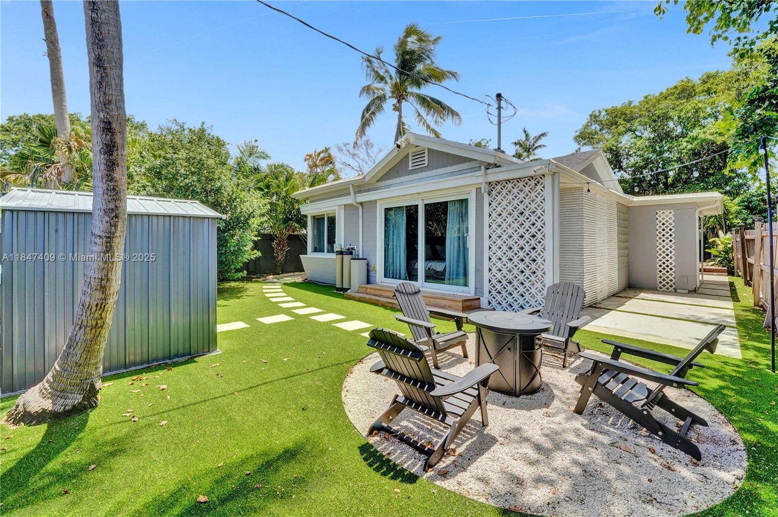 Property Photo: 1401 NE 5th Ter FL 33304