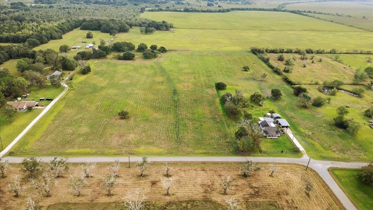 Property Photo: 16295 Wise Rd TX 77622