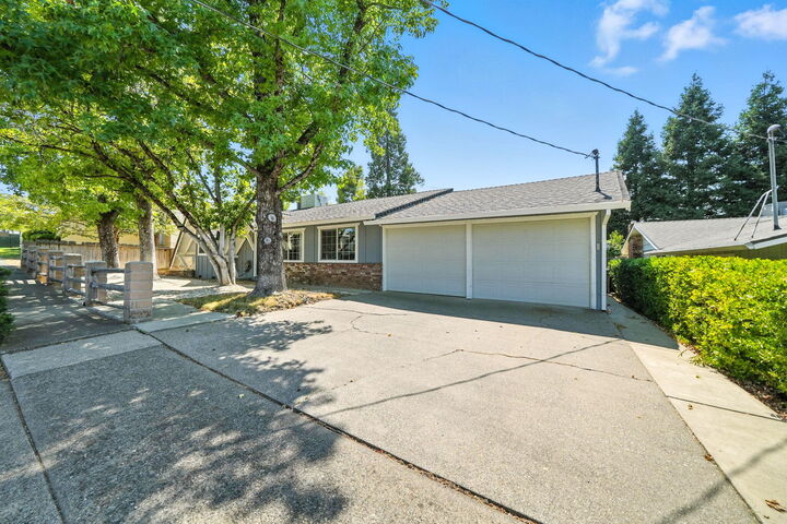 Property Photo: 1610 Pleasant Street CA 96001