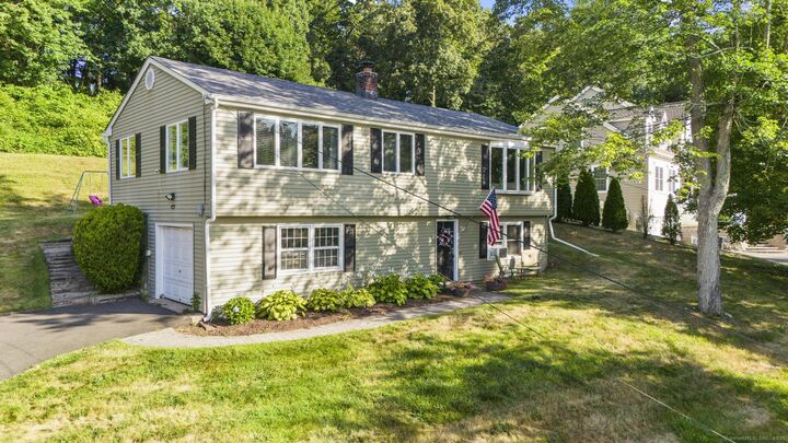 23 Upper State Street  North Haven CT 06473 photo
