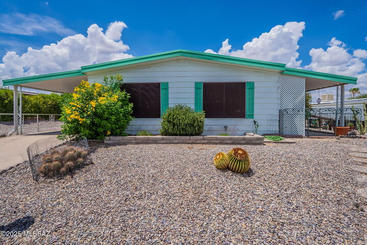 Property Photo: 240 W Cumaro Drive AZ 85614