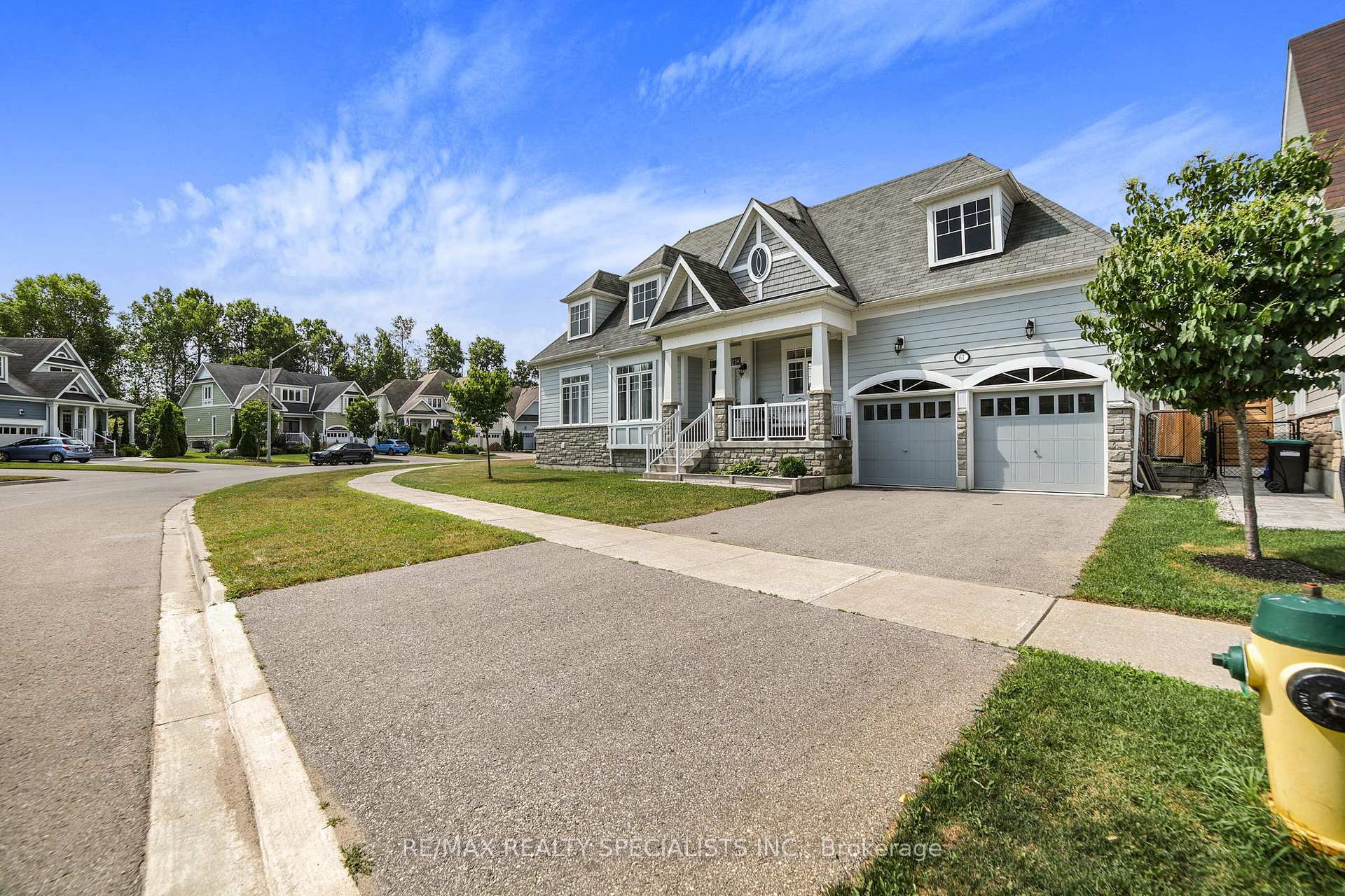 Property Photo: 61 Riverwalk Place ON L4R 0B4