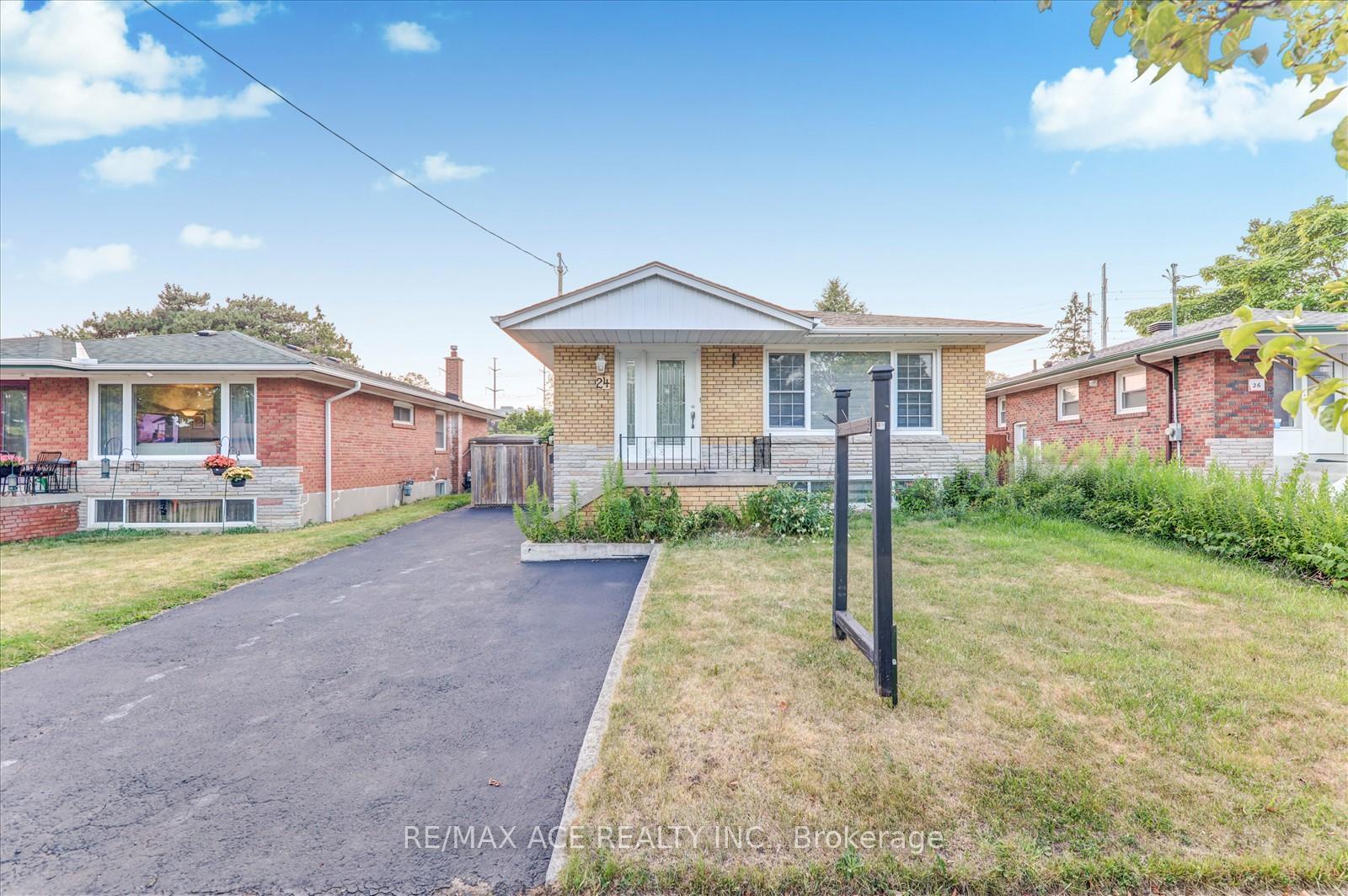 Property Photo:  24 Wantanopa Crescent  ON M1H 2B3 