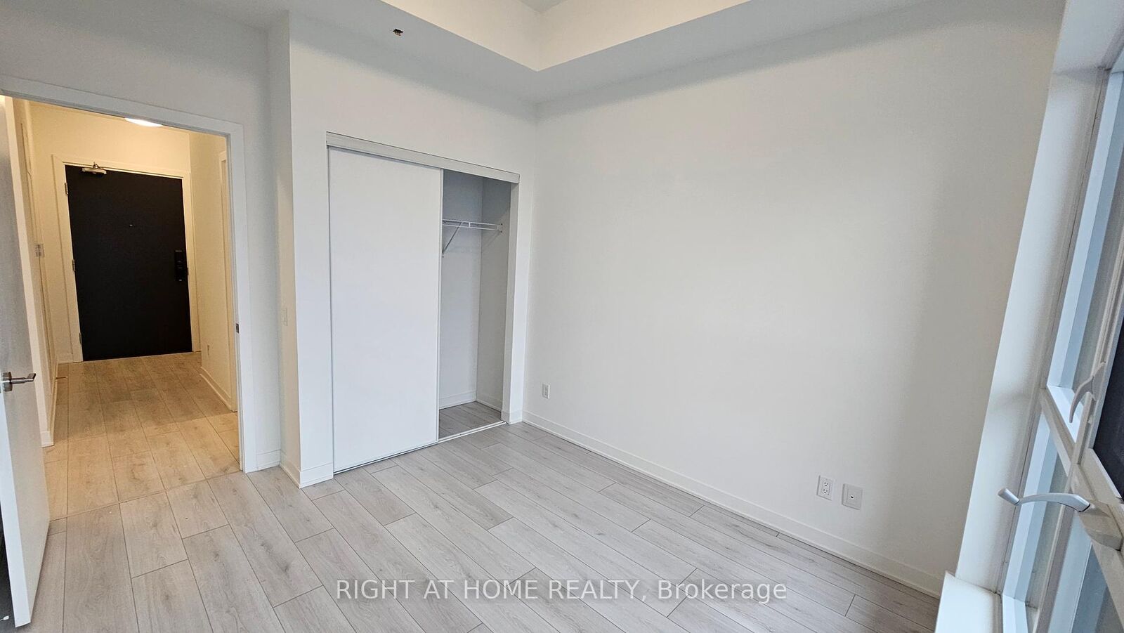 Property Photo:  405 Dundas Street W 530  ON L6M 5P9 