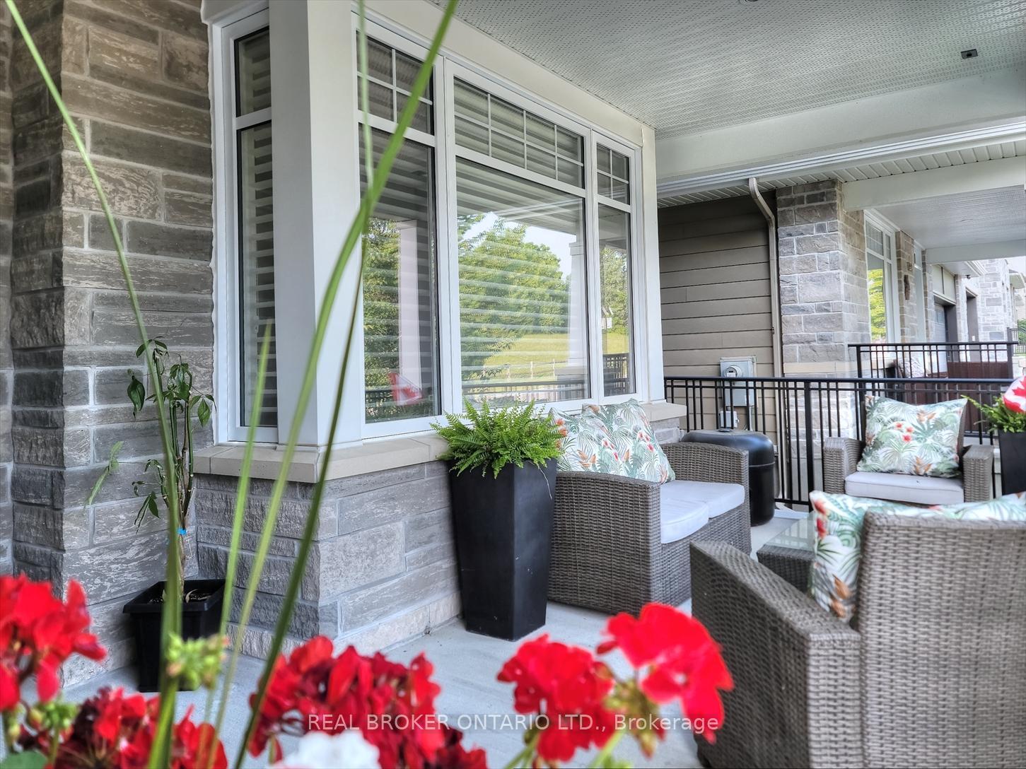 Property Photo: 236 Kilspindie Ridge ON K2J 6A4