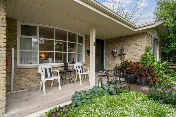 Property Photo: 11 Bayleaf Court ON K9K 1A2