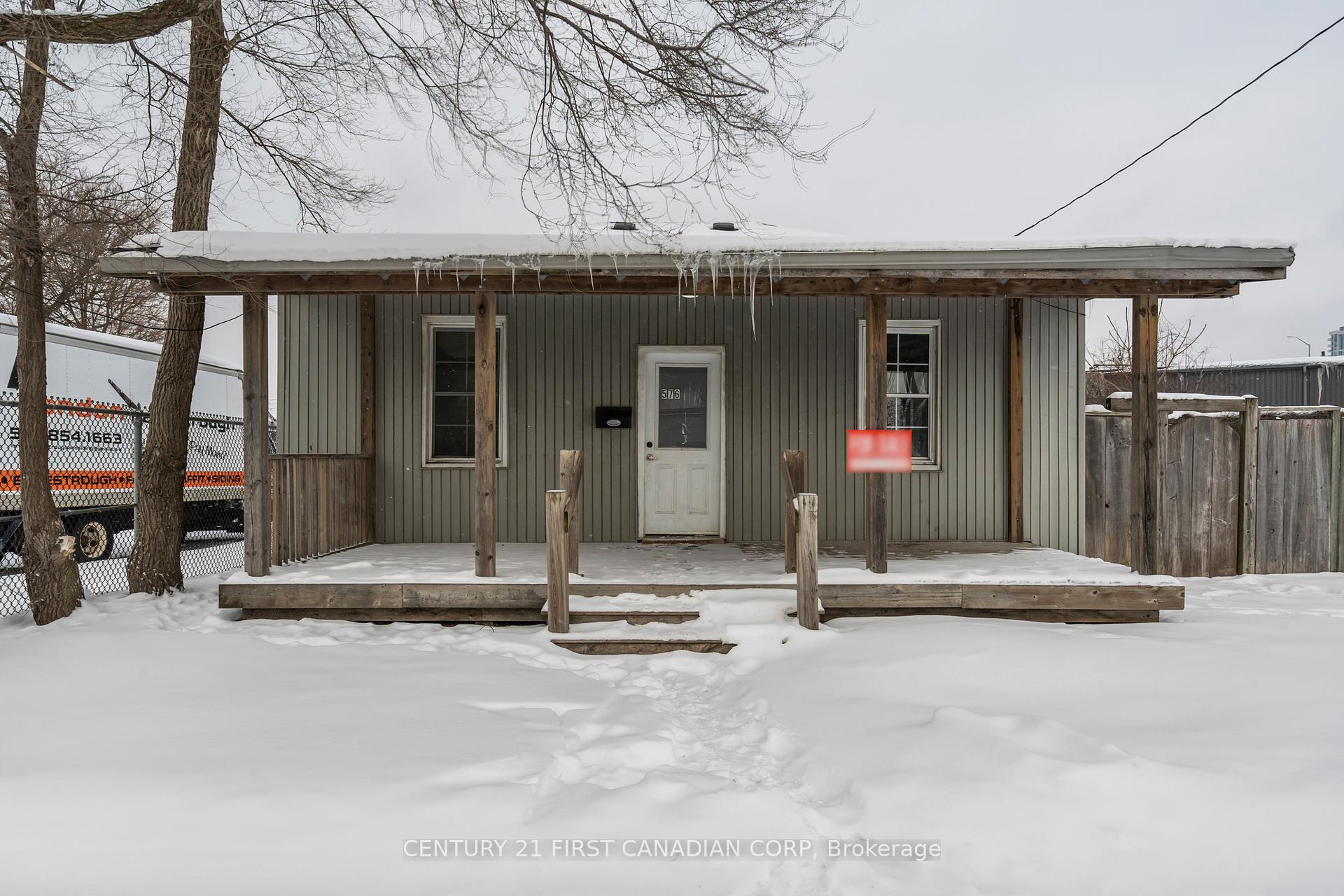 Property Photo:  576 Horton Street E  ON N6B 1M7 