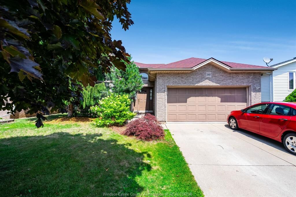 Property Photo: 32 Wakefield ON N8H 5J7