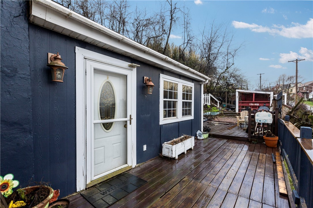 Property Photo: 4310 Glencairn Street PA 15122