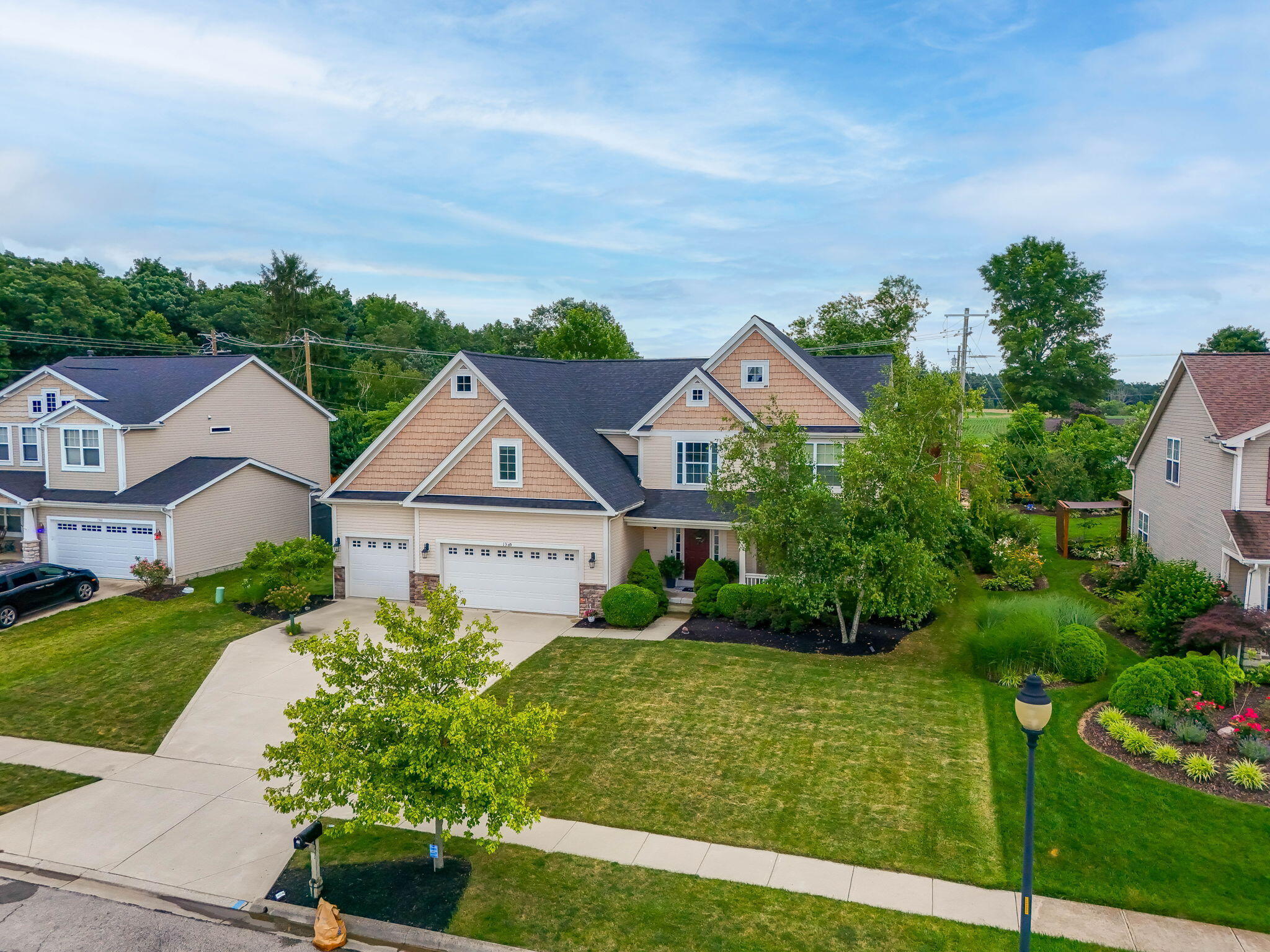 Property Photo: 1305 Fox Run Drive OH 43040