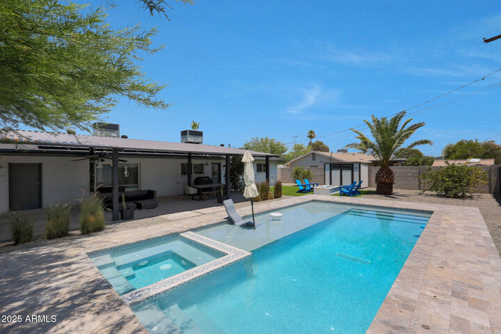 Property Photo: 2809 E Shangri La Road AZ 85028