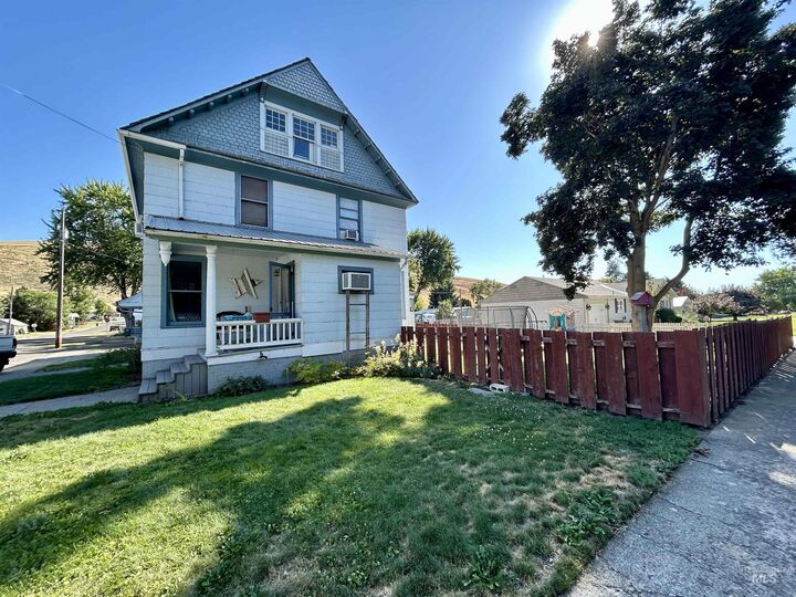 Property Photo:  110 S 2nd St.  WA 99347 