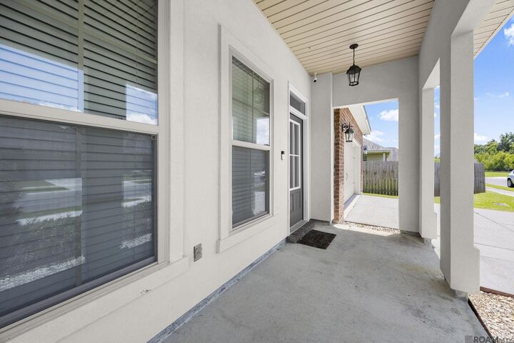 Property Photo: 837 Sehdeva Memorial Dr LA 70820
