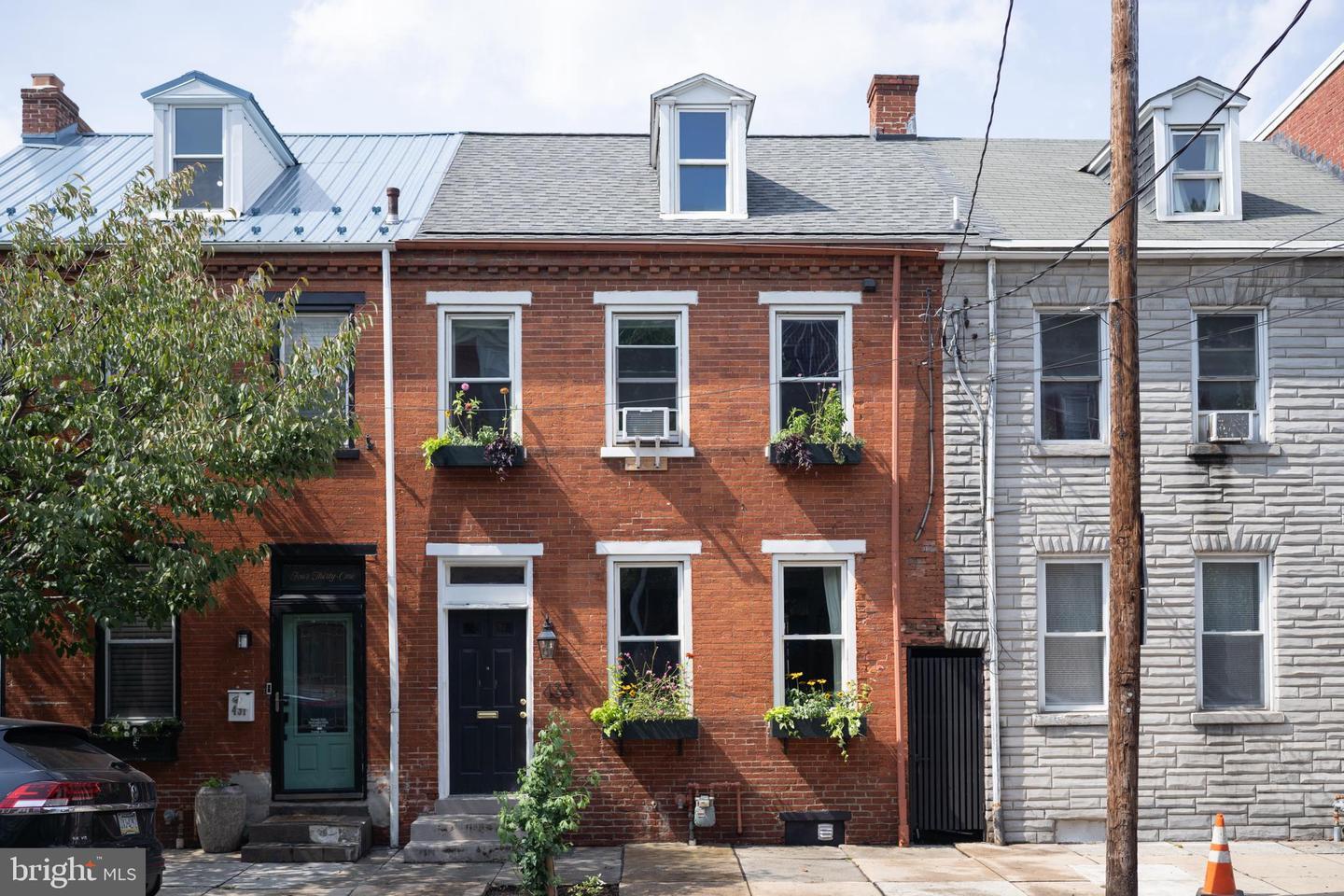 Property Photo: 433 E Orange Street PA 17602