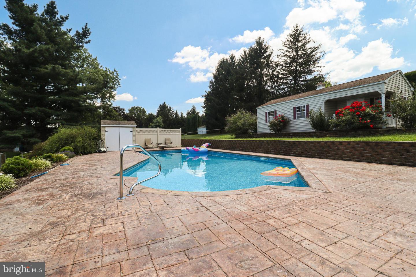 Property Photo:  170 Donrene  PA 17347 