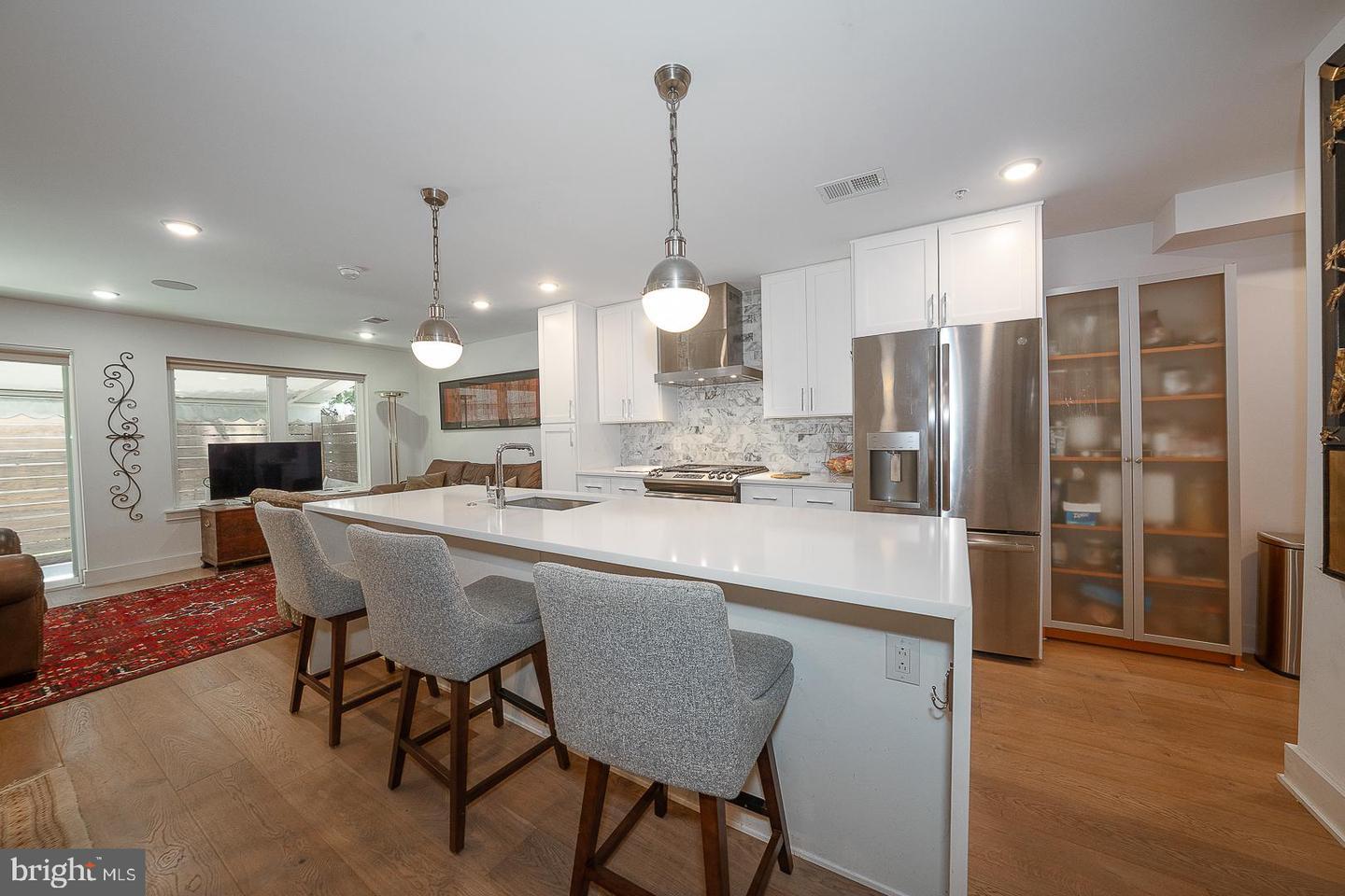Property Photo:  724 N 19th Street 1  PA 19130 