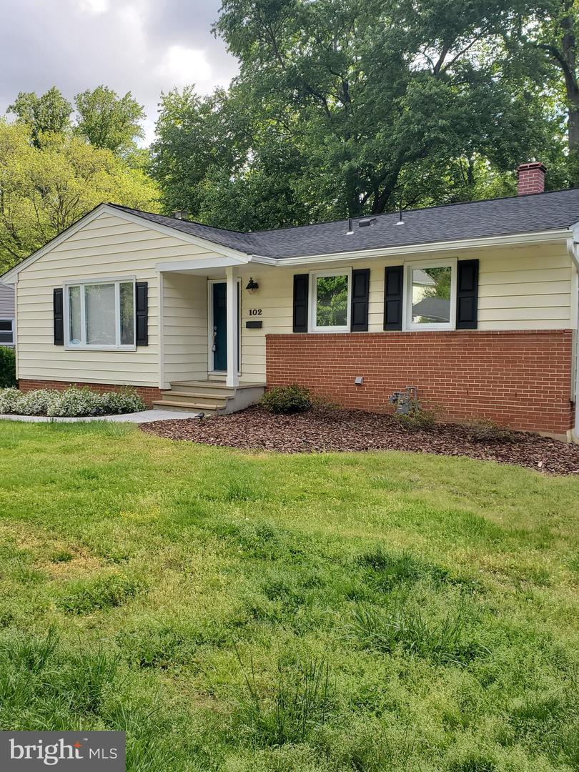 Property Photo:  102 James Drive SW  VA 22180 