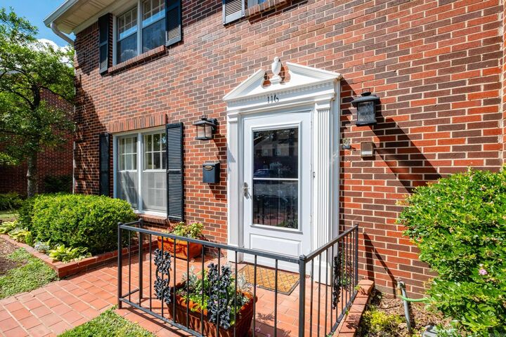 Property Photo: 116 Cambridge Place Drive AR 72227