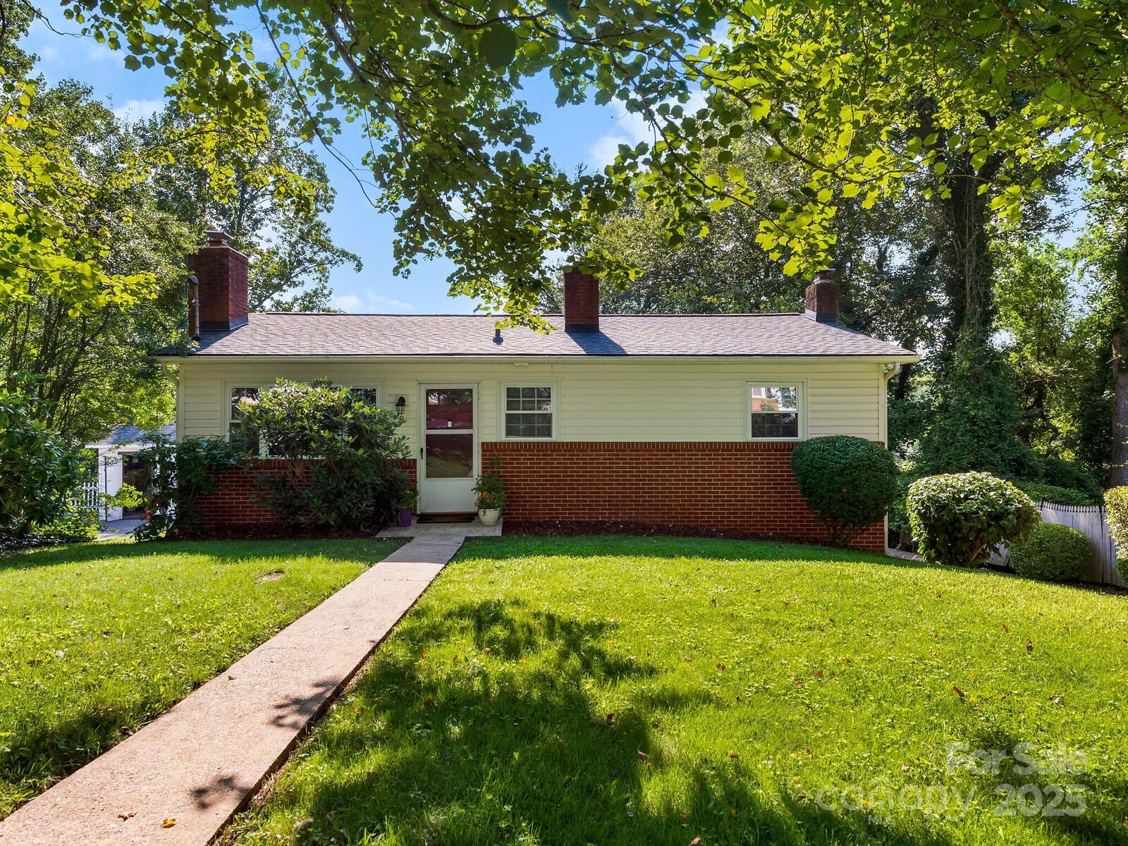 Property Photo: 8 Vista Knoll Road NC 28715