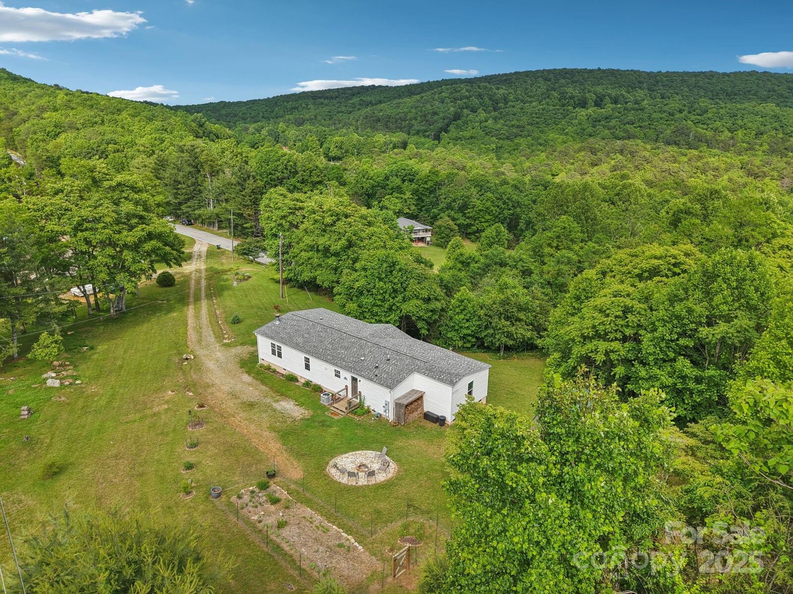 Property Photo: 1282 Spicer Cove Road NC 28792