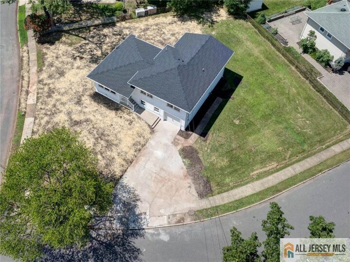 Property Photo:  42 Larchmont Road  NJ 08837 