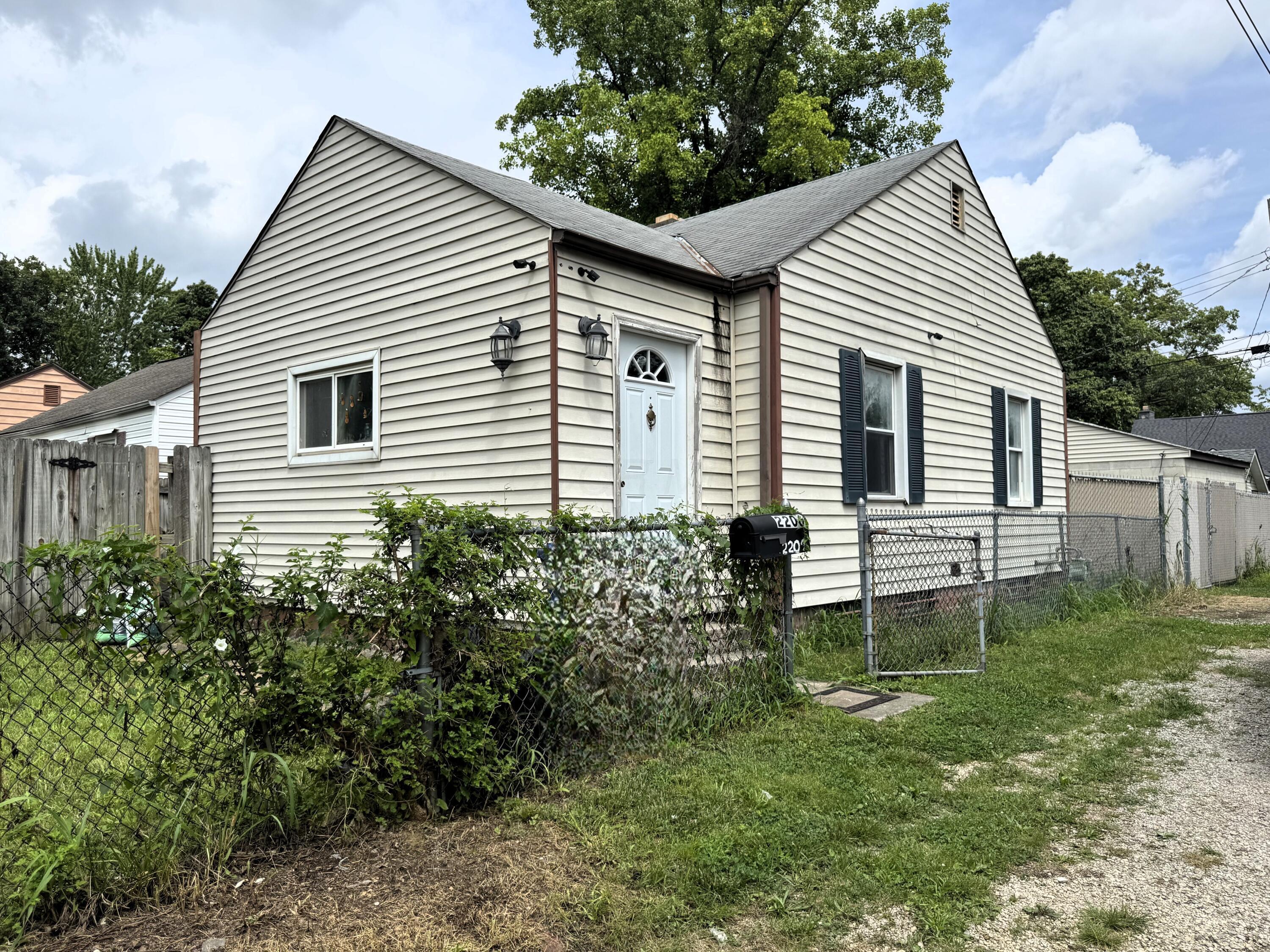 Property Photo: 2206 Jefferson Avenue OH 43211