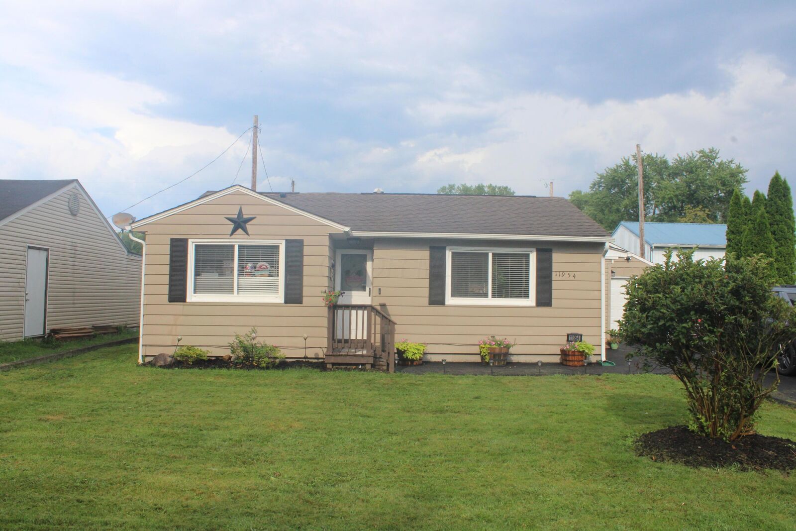 Property Photo: 11954 16th SW Road OH 43154